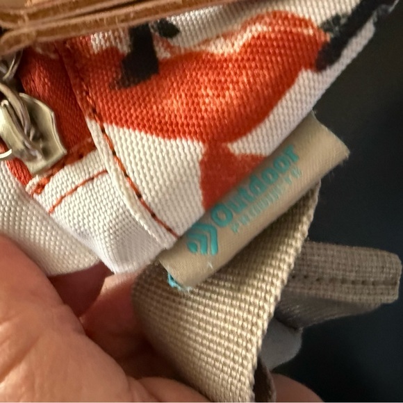 OUTDOOR PRODUCTS fox print crossbody hip pack. Very good condition - Picture 4 of 5